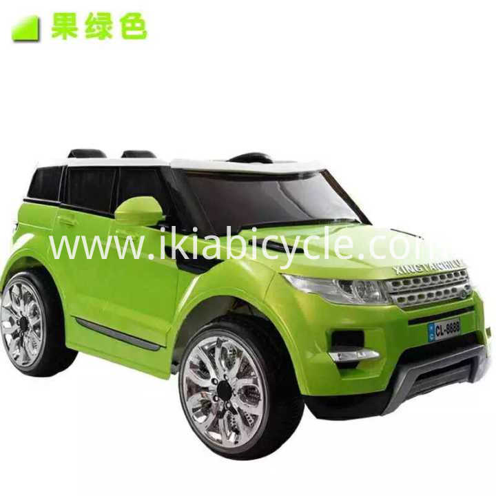 Groene kleur populaire kinderrit op de auto