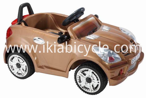 Rijd op de auto voor kinderen